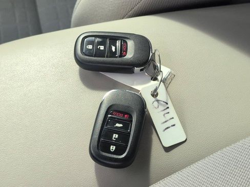 Used 2025 Honda HR-V LX image 16