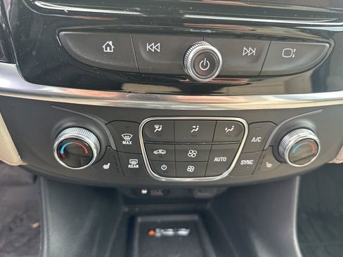 Used 2023 Chevrolet Traverse LT w/ LT Premium Package image 10