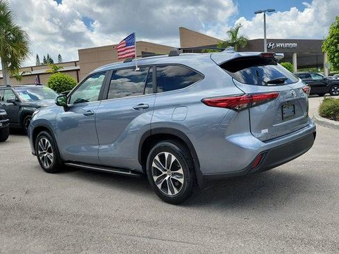 Used 2023 Toyota Highlander XLE FWD image 7