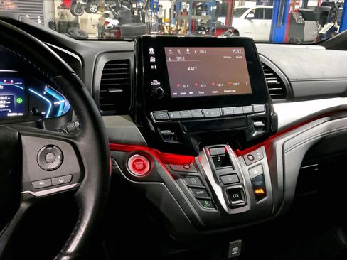 Used 2024 Honda Odyssey Sport image 6