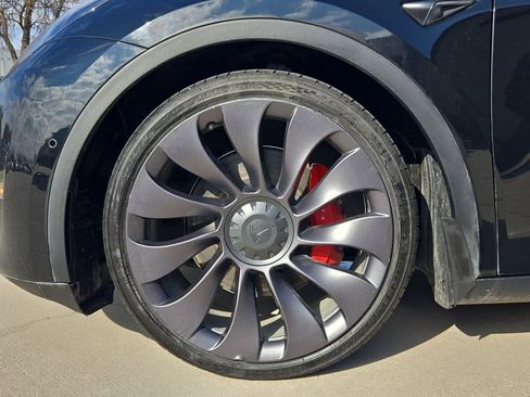 Used 2021 Tesla Model Y Performance image 12