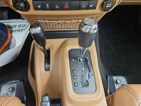 Used 2012 Jeep Wrangler Unlimited Sahara w/ Dual Top Group AWD/4WD image 33
