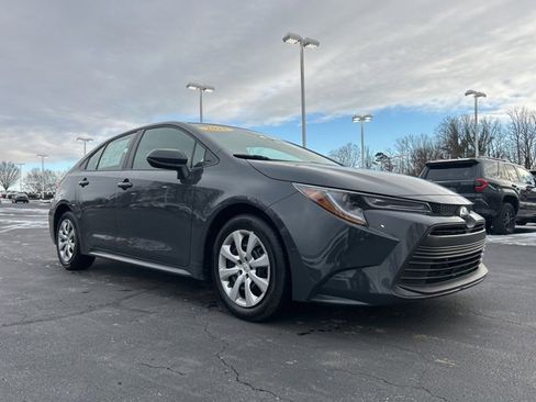 Used 2025 Toyota Corolla LE image 3