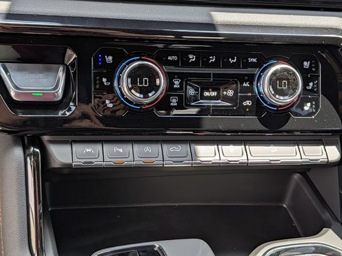 New 2026 GMC Sierra 1500 AT4 w/ AT4 Premium Package AWD/4WD image 16