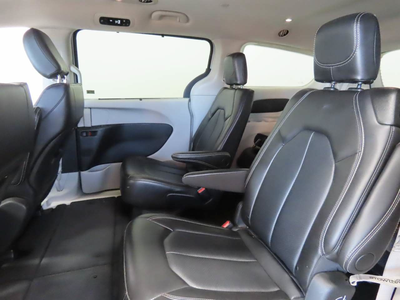 Used 2024 Chrysler Pacifica Touring-L FWD image 15