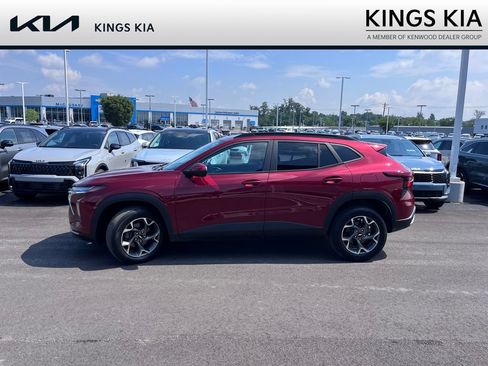 Used 2024 Chevrolet Trax LT FWD image 6