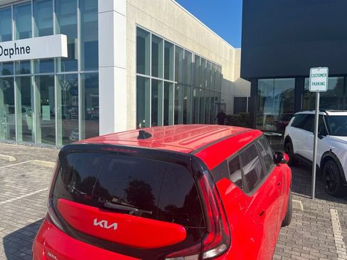 Used 2024 Kia Soul LX w/ Option Group 015 FWD image 7