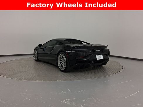 Used 2024 McLaren Artura Coupe image 3