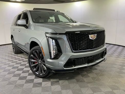 Used 2025 Cadillac Escalade V w/ LPO, Floor Liner Package image 38