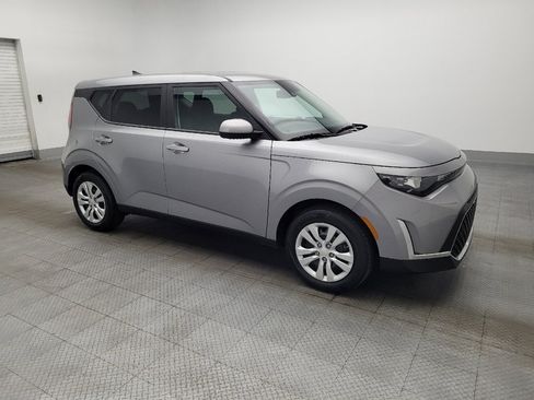 Used 2025 Kia Soul LX image 11