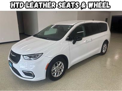 Used 2024 Chrysler Pacifica Touring-L