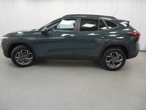 Used 2025 Chevrolet Trax LT w/ LT Convenience Package FWD image 15
