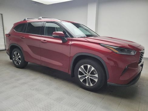 Used 2021 Toyota Highlander XLE image 11