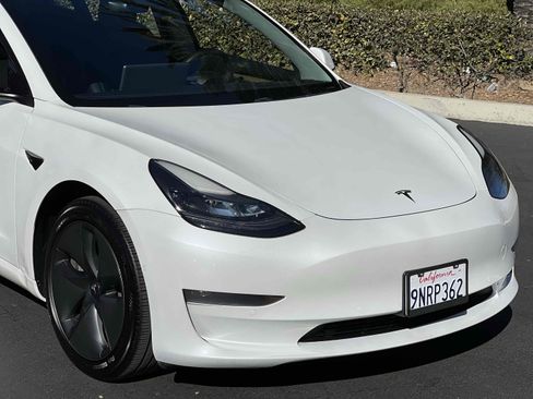 Used 2021 Tesla Model 3 Standard Range Plus image 52