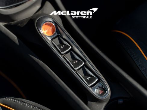 Used 2025 McLaren Artura Spider image 31
