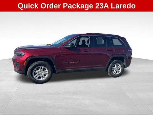 Used 2023 Jeep Grand Cherokee Laredo image 2