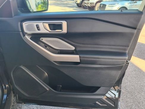 Used 2023 Ford Explorer Limited w/ Limited Technology Package AWD/4WD image 39