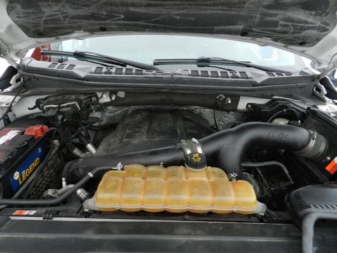 Used 2016 Ford F150 Platinum w/ Equipment Group 701A Luxury image 18