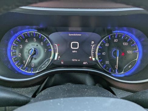 Used 2020 Chrysler Pacifica Touring-L image 11