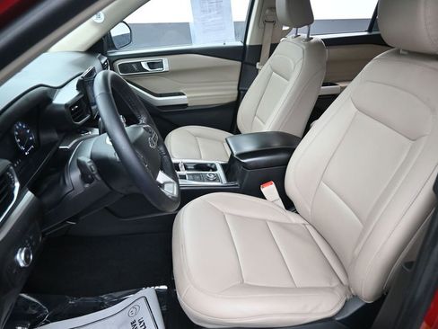 Used 2022 Ford Explorer XLT w/ Equipment Group 202A AWD/4WD image 25