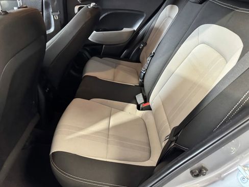 Used 2024 Hyundai Venue SEL image 10