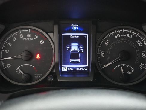 Used 2019 Toyota Tacoma TRD Sport image 23