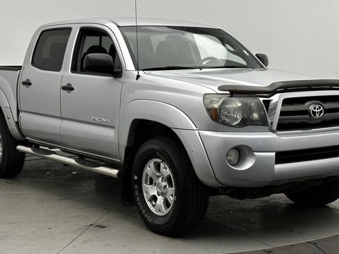 Used 2010 Toyota Tacoma PreRunner image 3