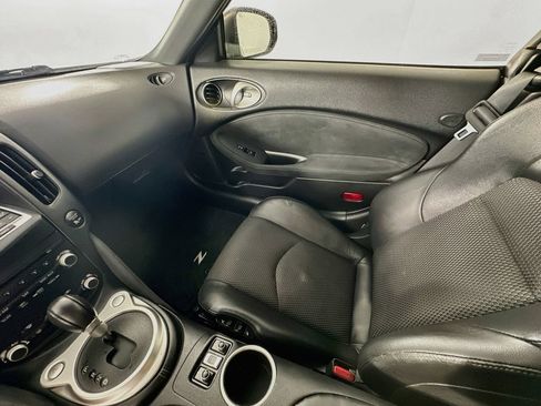 Used 2019 Nissan 370Z Touring RWD image 11