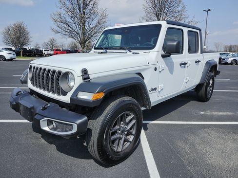 Used 2025 Jeep Gladiator Sport image 11