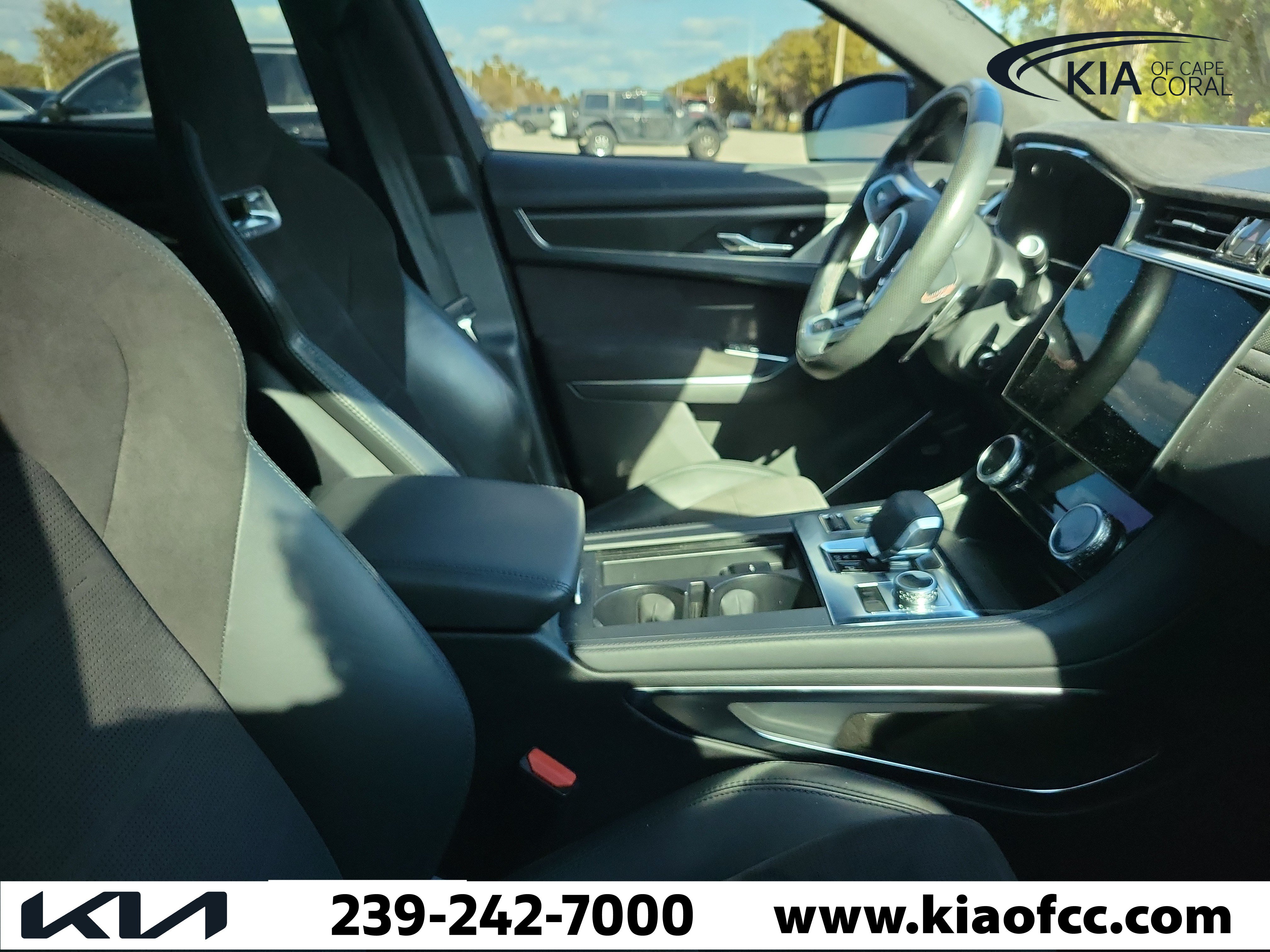 Used 2024 Jaguar F-PACE SVR AWD/4WD image 8