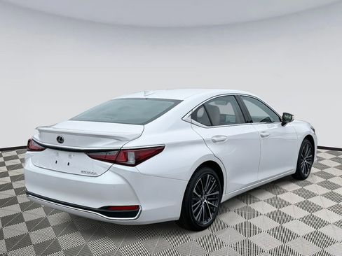 Used 2025 Lexus ES 300h w/ Premium Package image 2