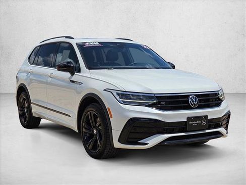 Used 2023 Volkswagen Tiguan SE R-Line FWD image 3