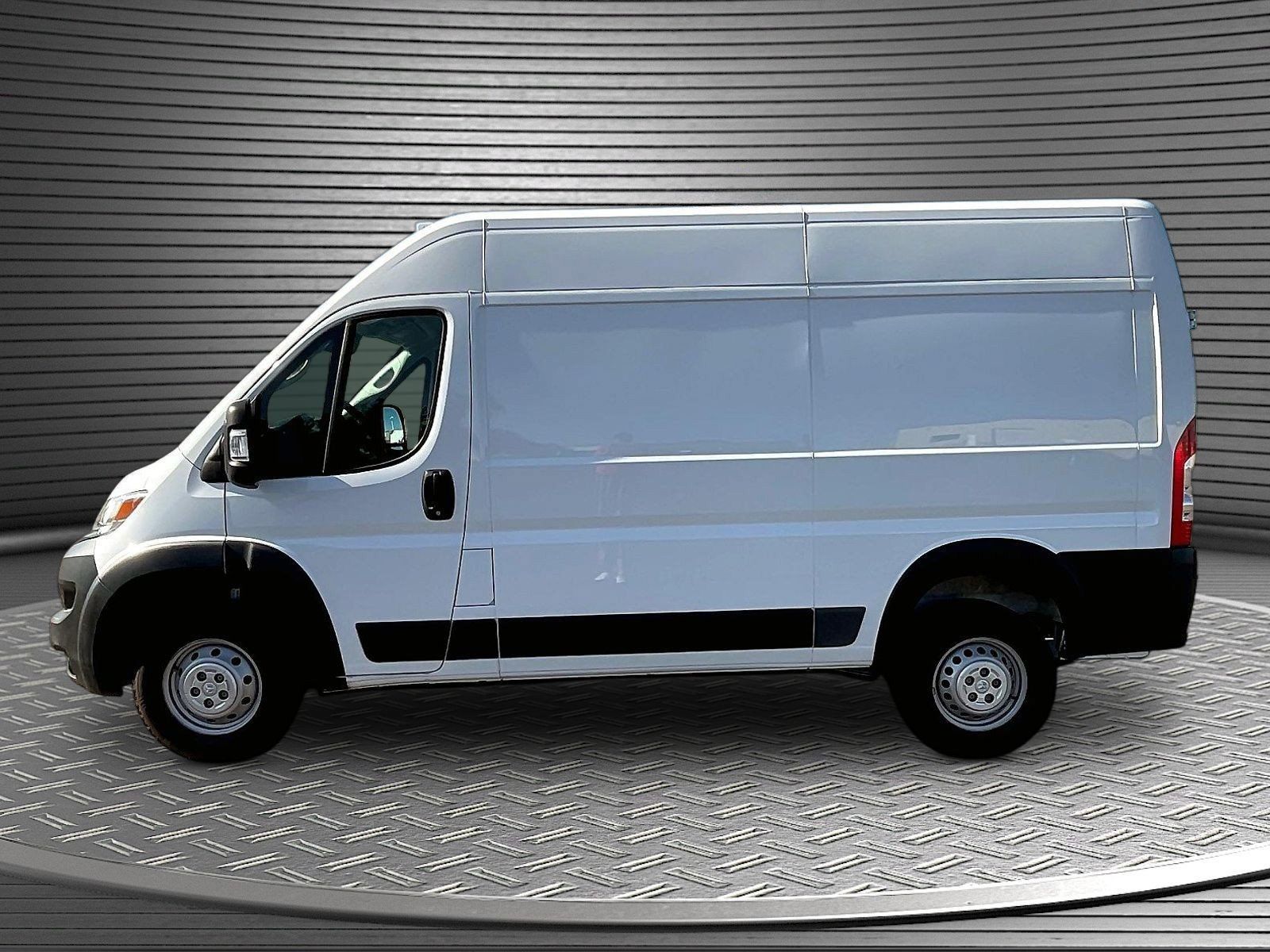 Used 2025 RAM ProMaster 2500 w/ Convenience Group FWD image 4