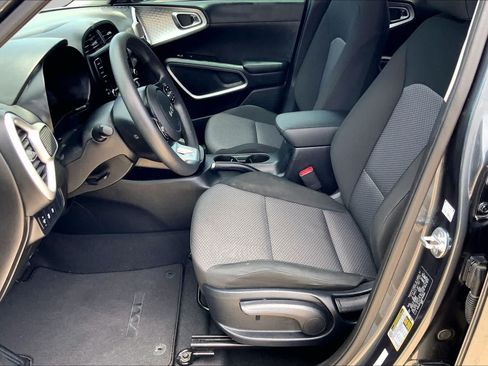 Used 2024 Kia Soul LX w/ Option Group 015 FWD image 8
