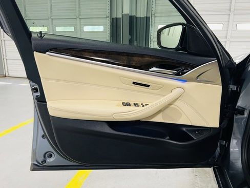 Used 2019 BMW 540i w/ Premium Package image 22