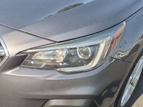 Used 2018 Subaru Outback 2.5i Premium AWD/4WD image 10