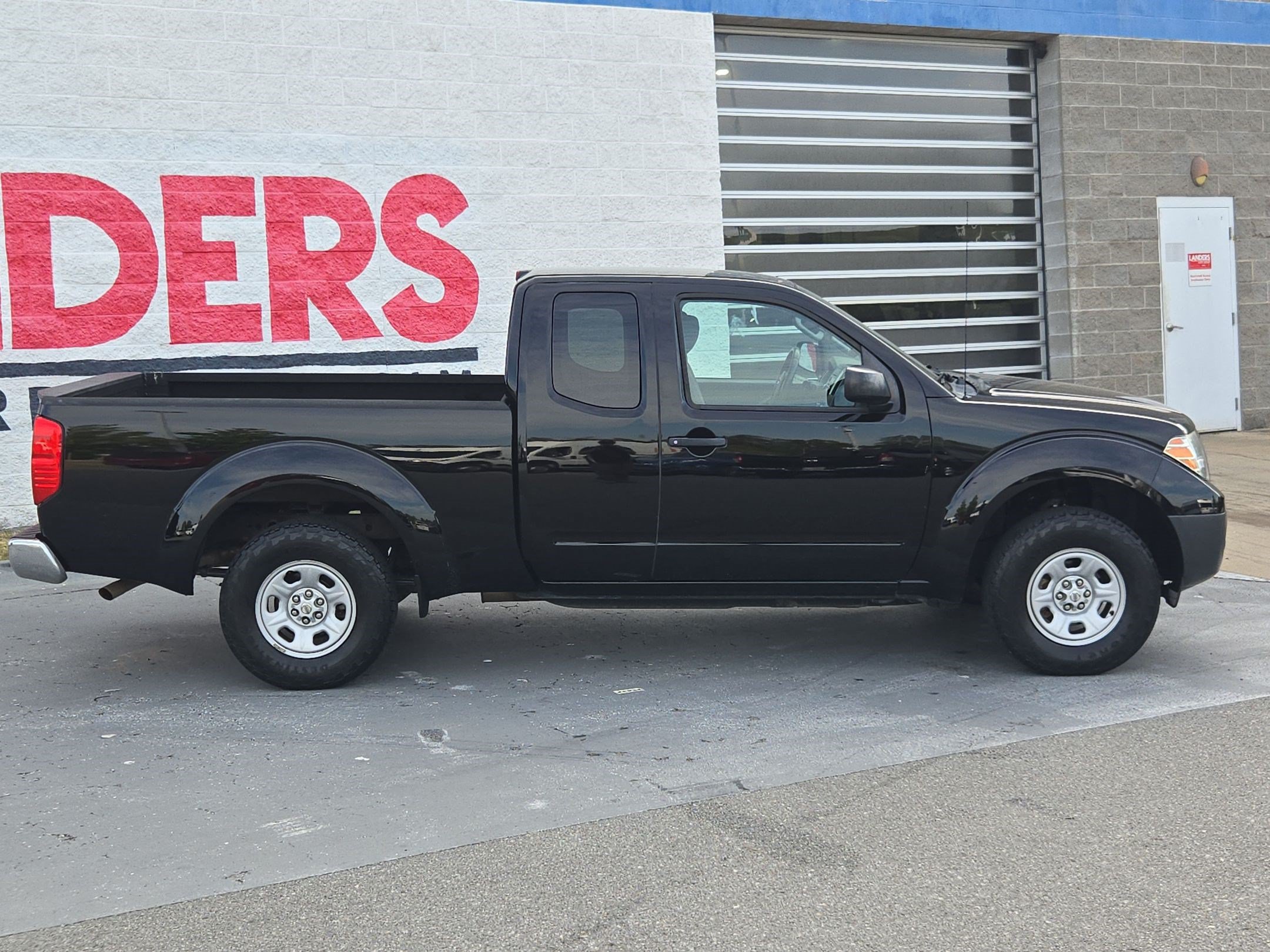 Used 2015 Nissan Frontier S w/ S Preferred Package RWD image 8