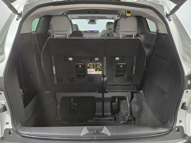 Used 2025 Toyota Sienna XLE FWD image 28