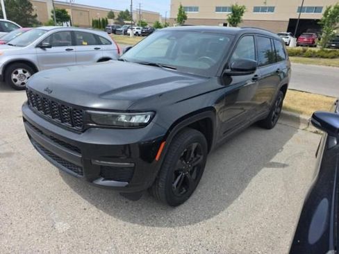 Used 2023 Jeep Grand Cherokee L Limited w/ Black Appearance Package AWD/4WD image 18