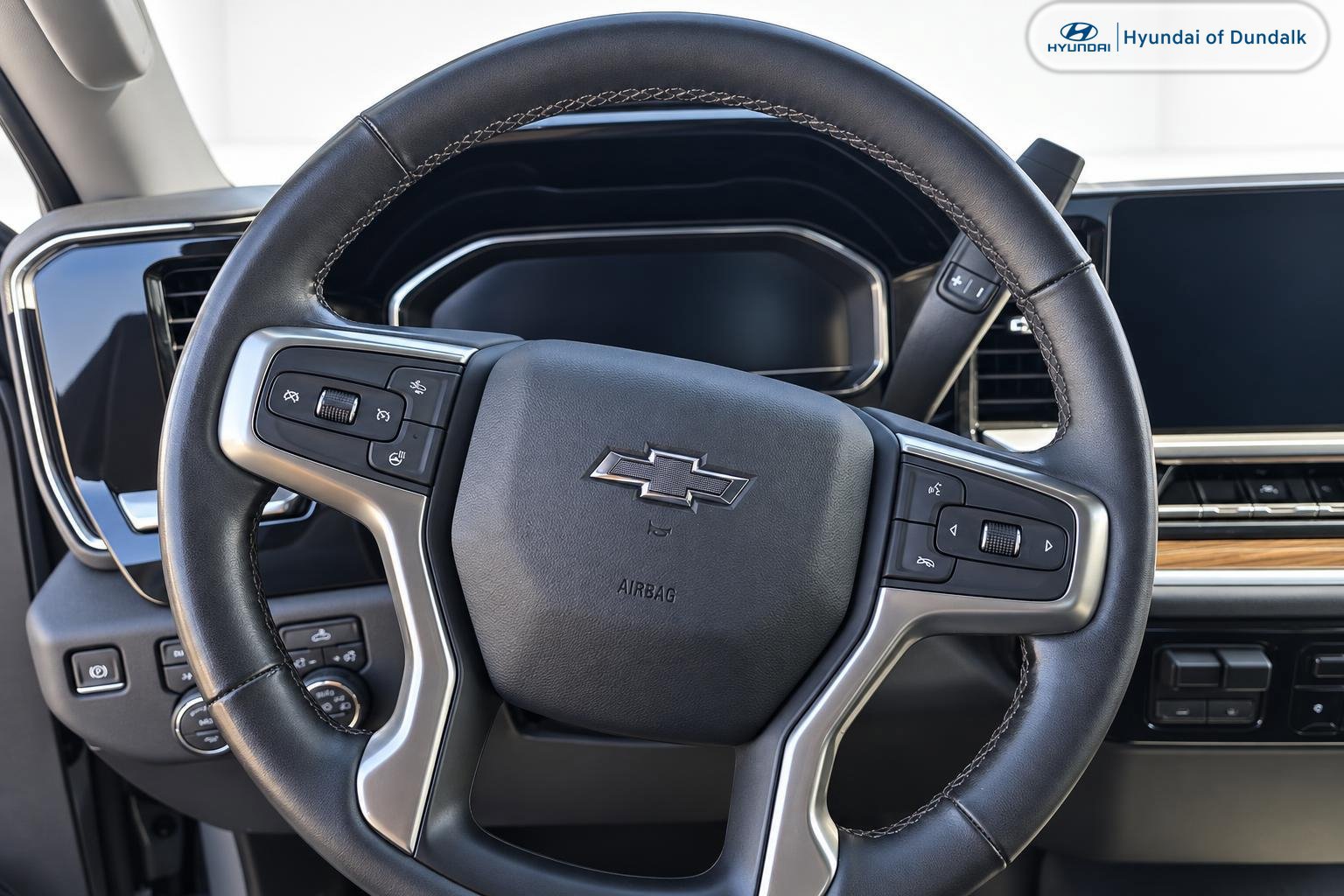 Used 2024 Chevrolet Silverado 1500 RST w/ Z71 Off-Road Package AWD/4WD image 9