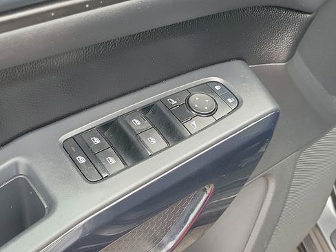 Used 2025 Nissan Pathfinder SV image 22