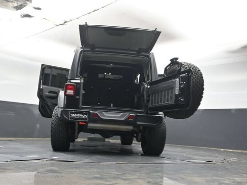 Used 2023 Jeep Wrangler Unlimited Rubicon w/ Cold Weather Group AWD/4WD image 40