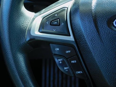 Used 2020 Ford Fusion SE image 18