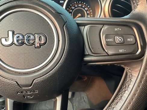 Used 2023 Jeep Gladiator Sport AWD/4WD image 24