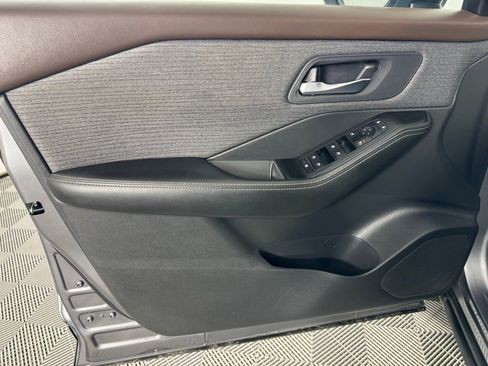 Used 2023 Nissan Rogue SV image 10