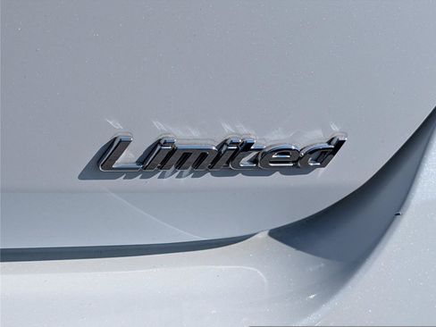 Used 2018 Hyundai Sonata Limited w/ Cargo Package FWD image 9