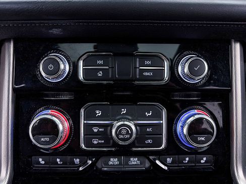 Used 2022 GMC Yukon XL Denali w/ Denali Ultimate Package image 28