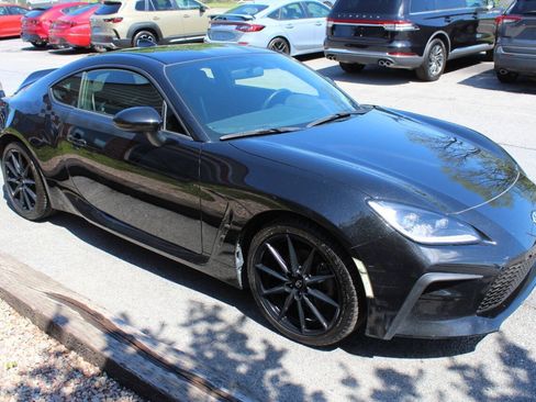Used 2023 Toyota GR86 Premium RWD image 5