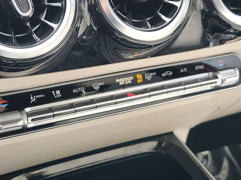 Used 2021 Mercedes-Benz GLA 250 4MATIC w/ Premium Package image 29