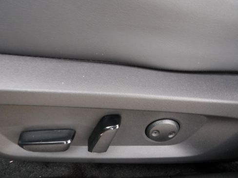 New 2026 Mitsubishi Outlander SE image 17